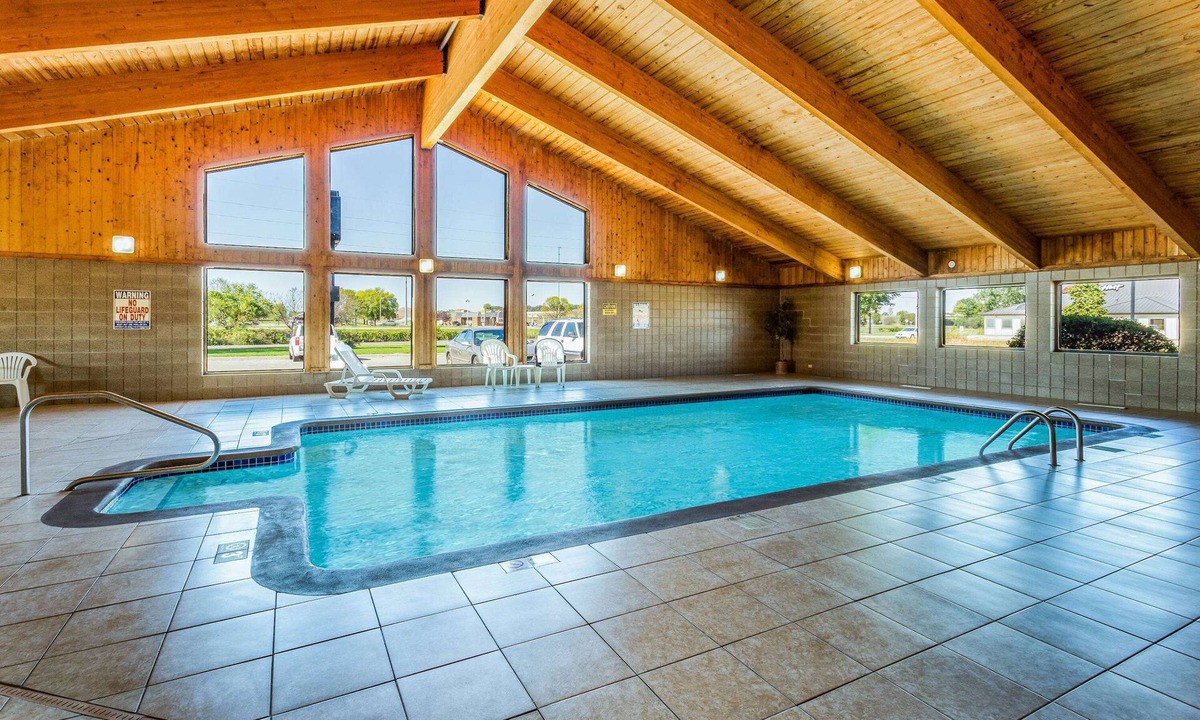 Blue Earth Hotel | AmericInn by Wyndham Blue Earth