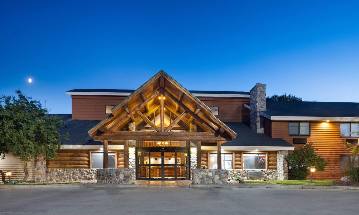 Chamberlain Hotel | AmericInn by Wyndham Chamberlain - Conference Center