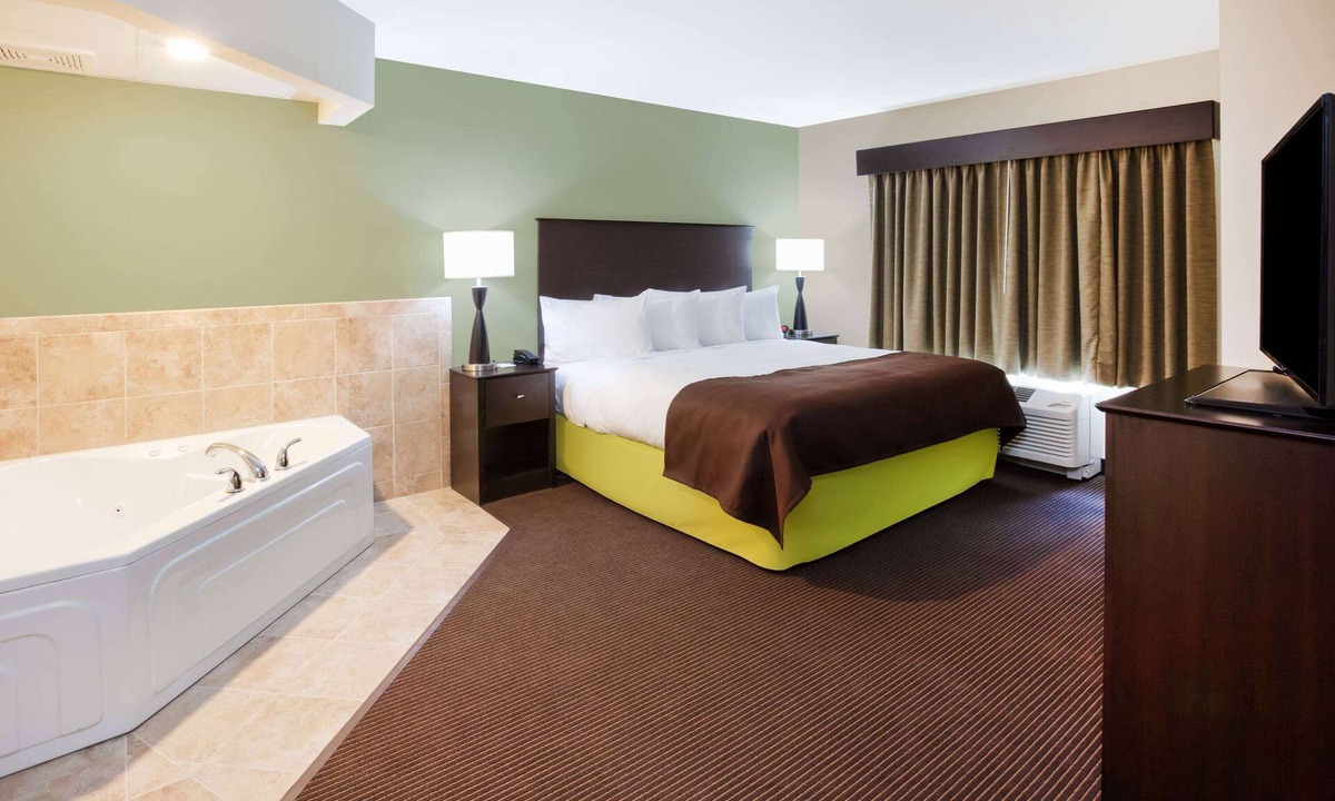 De Witt Hotel | AmericInn by Wyndham DeWitt