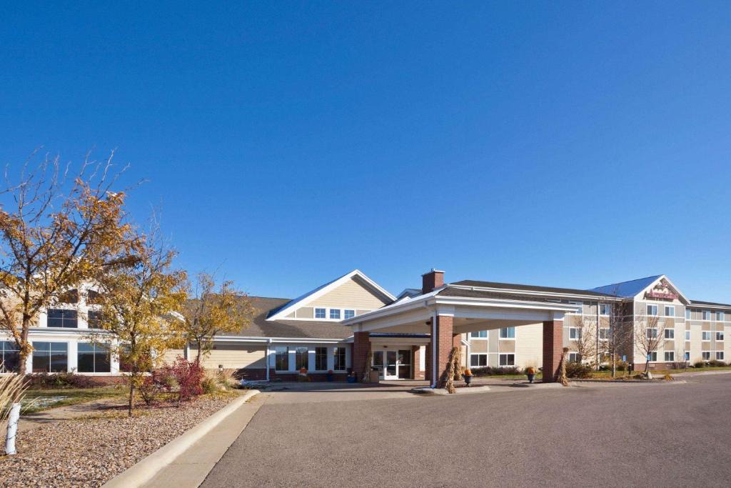 Fort Pierre Hotel | AmericInn by Wyndham Fort Pierre Conference Center
