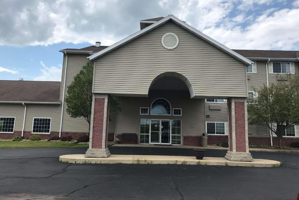 Maquoketa Hotel | AmericInn by Wyndham Maquoketa