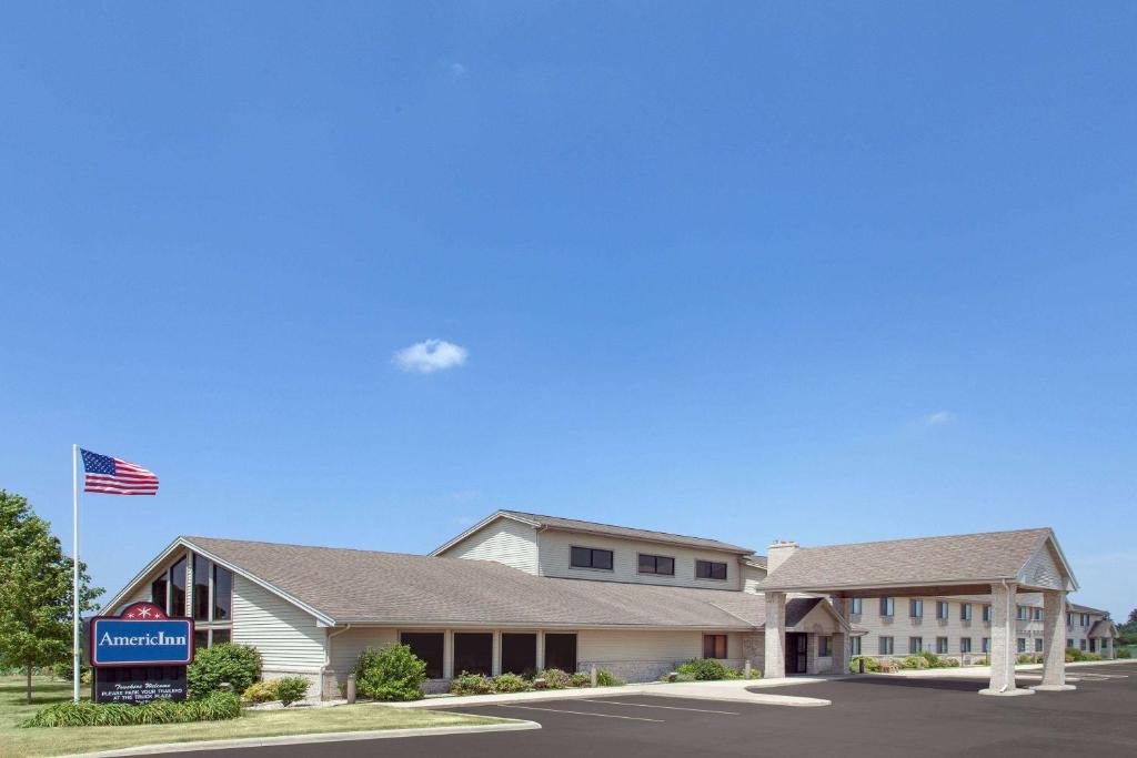 Webster City Hotel | AmericInn by Wyndham Webster City