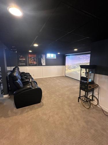 Ankeny House | Ankenys Best Hot tub Theatre Room Game Room