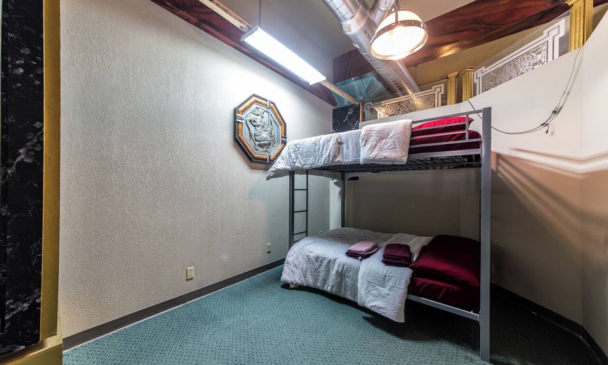 Downtown St. Louis Apartment | ASGARD - 6 Bedroom Apartment
