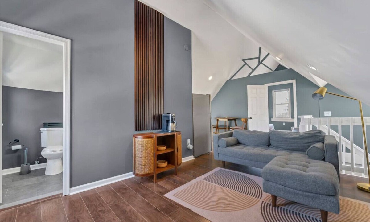 Woodridge Apartment | Attic Haven in the Pulse of the DC’s Vibrant Buzz!