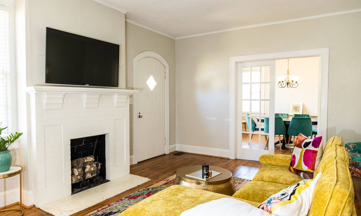 Opelika Cottage | Auburn Game Day Retreat 2BR Home Sleeps 4 Near Downtown Opelika