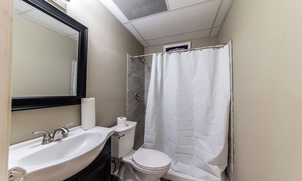 Downtown St. Louis Apartment | Austin Powers at the Roxbury
