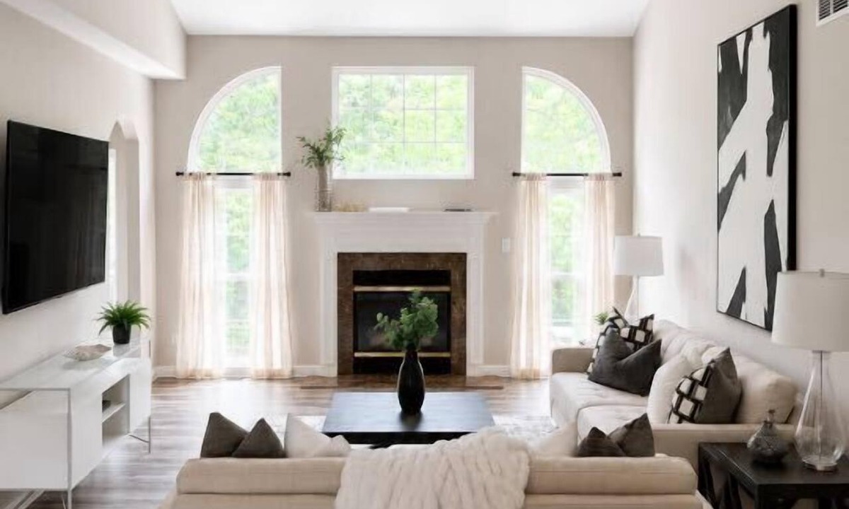 Wentzville House | Autumn Retreat 5 Bedroom Home with a Pool