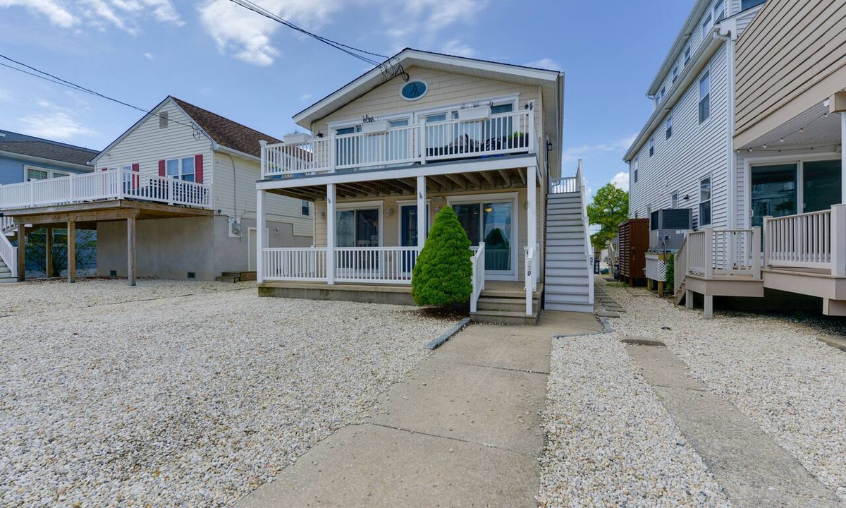 Avalon Condo | Avalon Vacation Rental w/Porch & Grill!