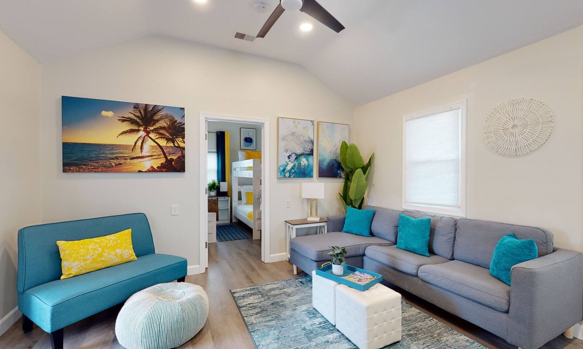 Chesapeake Beach Cottage | Bahia Breeze - Beachfront Cottage
