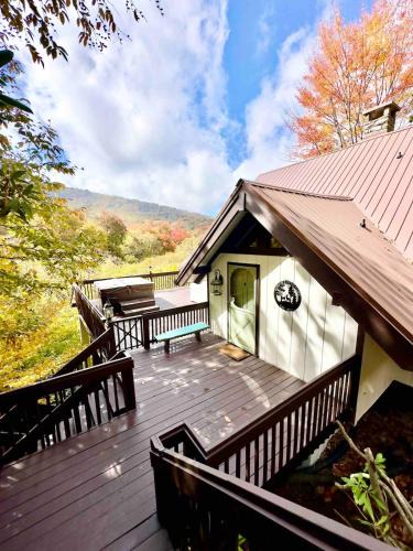Charter Hills Ski Chalet | Barbers Deer Camp, Hot Tub and Views