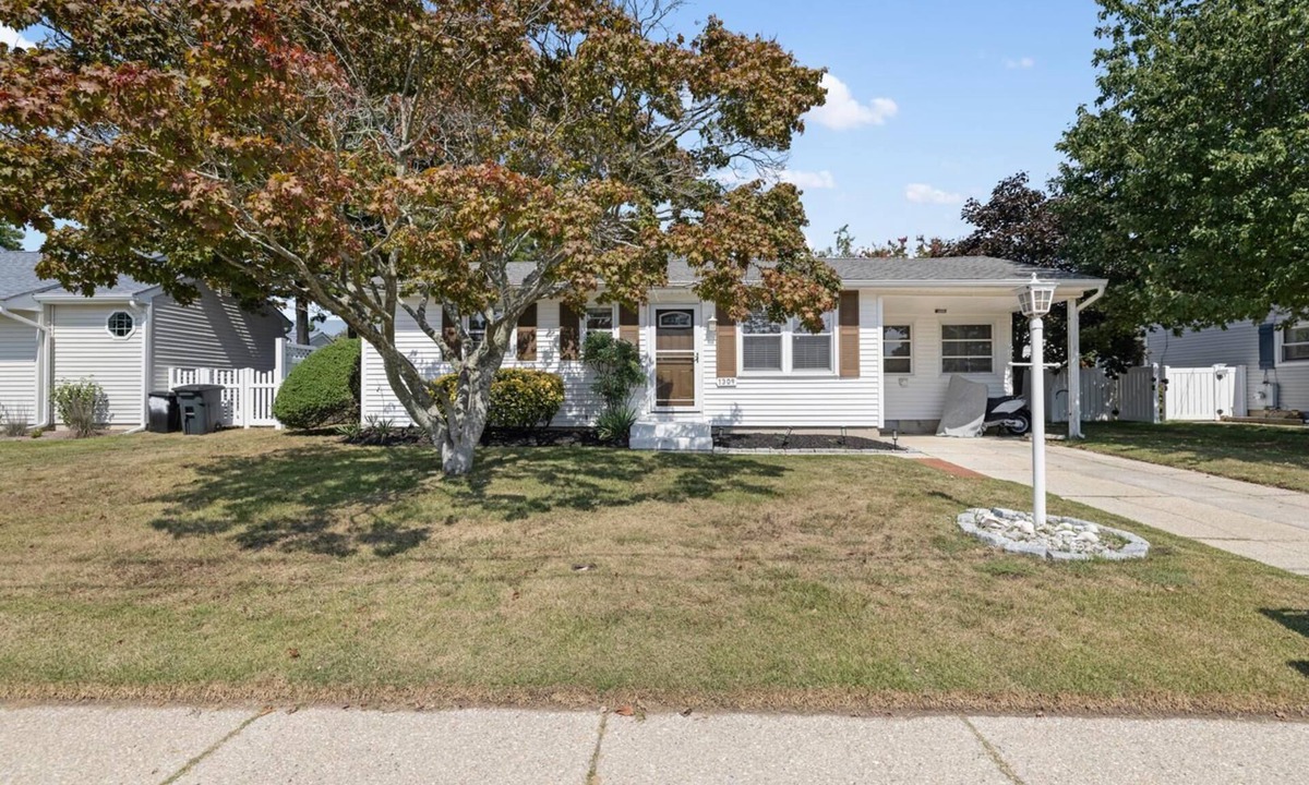 North Cape May House | Bay Breeze Retreat | Dog-Friendly | Hot Tub | 9 Homes from Delaware Bay