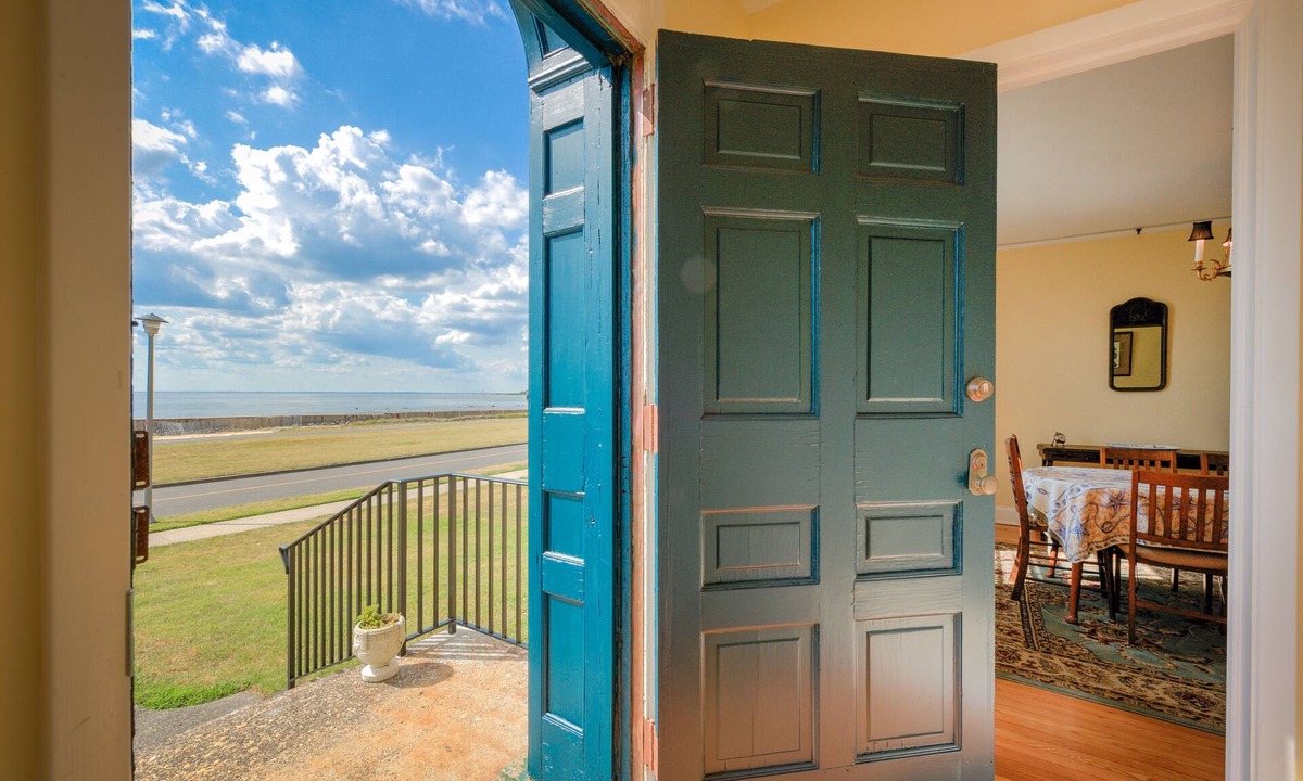 Fort Hancock House | Bayfront home with sunsets, close to beach on Sandy Hook in Fort Hancock