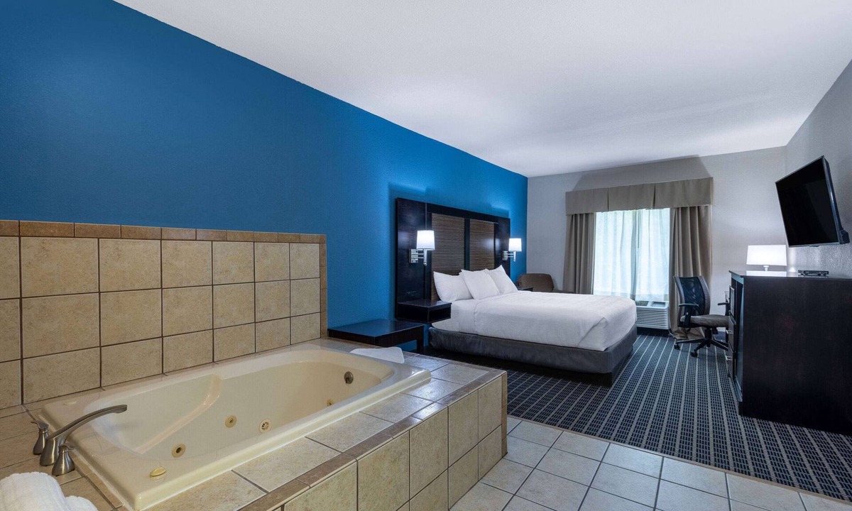 Kirksville Hotel | Baymont by Wyndham Kirksville University Area