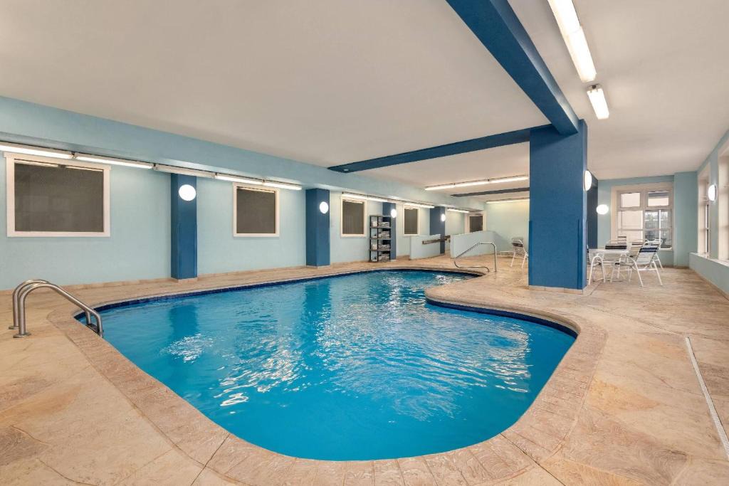 Rockford Hotel | Baymont by Wyndham Rockford