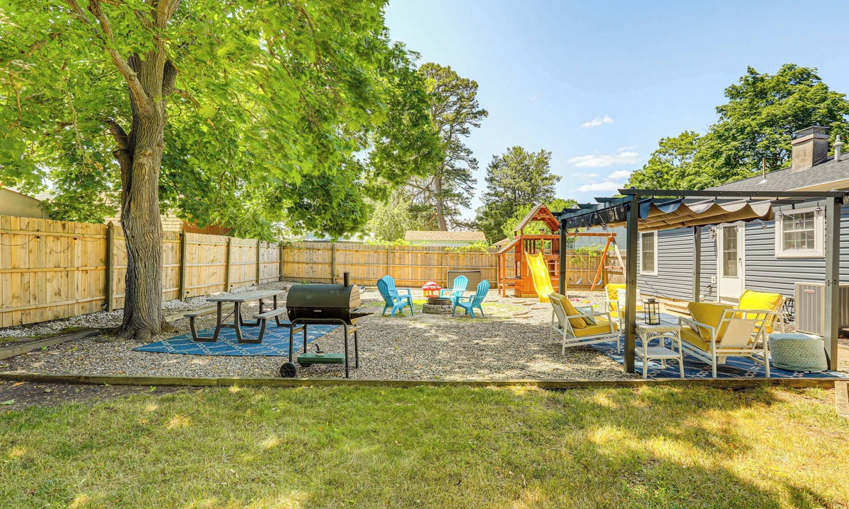 Bayville House | Bayville Getaway w/Fire Pit - 2 Mi to Beach!