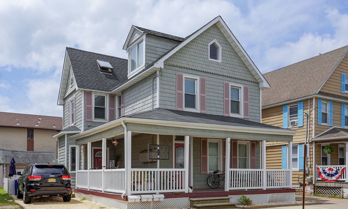 Sea Bright House | BEACH BLOCK, TWO BEDROOM/YARD, HISTORIC OASIS!