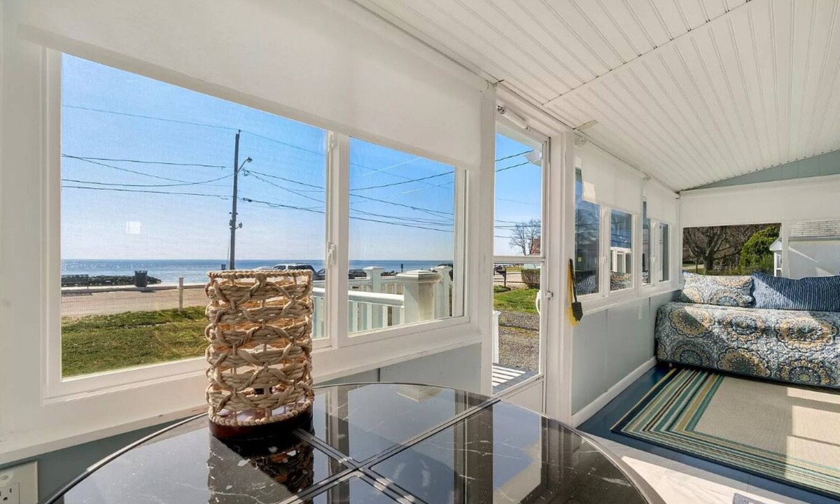 Rock Hall House | Beach Front Bungalow steps from the Chesapeake Bay located in Rock Hall MD.