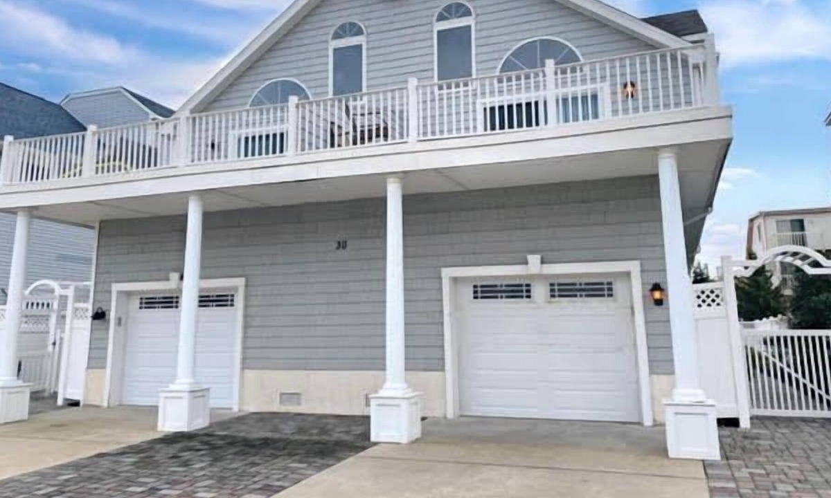 Townsend's Inlet House | Beachblock townhouse located in the south end of the island.