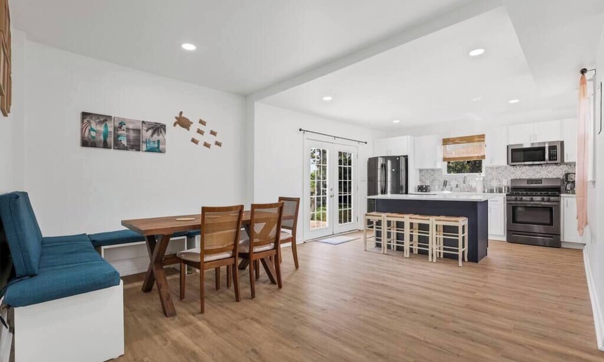 Keansburg House | Beachfront 4BR - 30ft to Sand Near Amusement Park