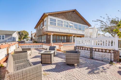 Villas House | Beachfront Home ~ 7 Mi to Cape May!