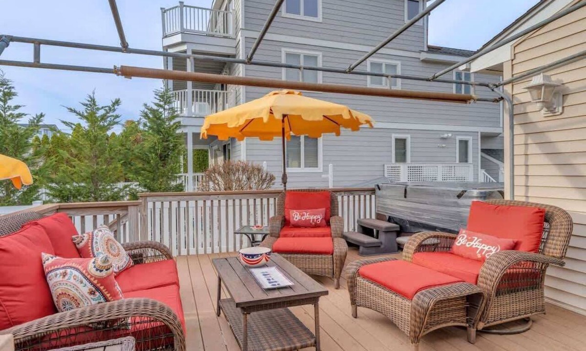 Avalon House | Beachy Keen Steps to Sand, Miles from Stress