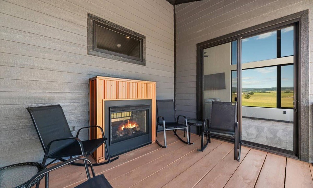 Sturgis House | Bear Butte Luxury Retreat~ Hot Tub~ 10 Mins to DT