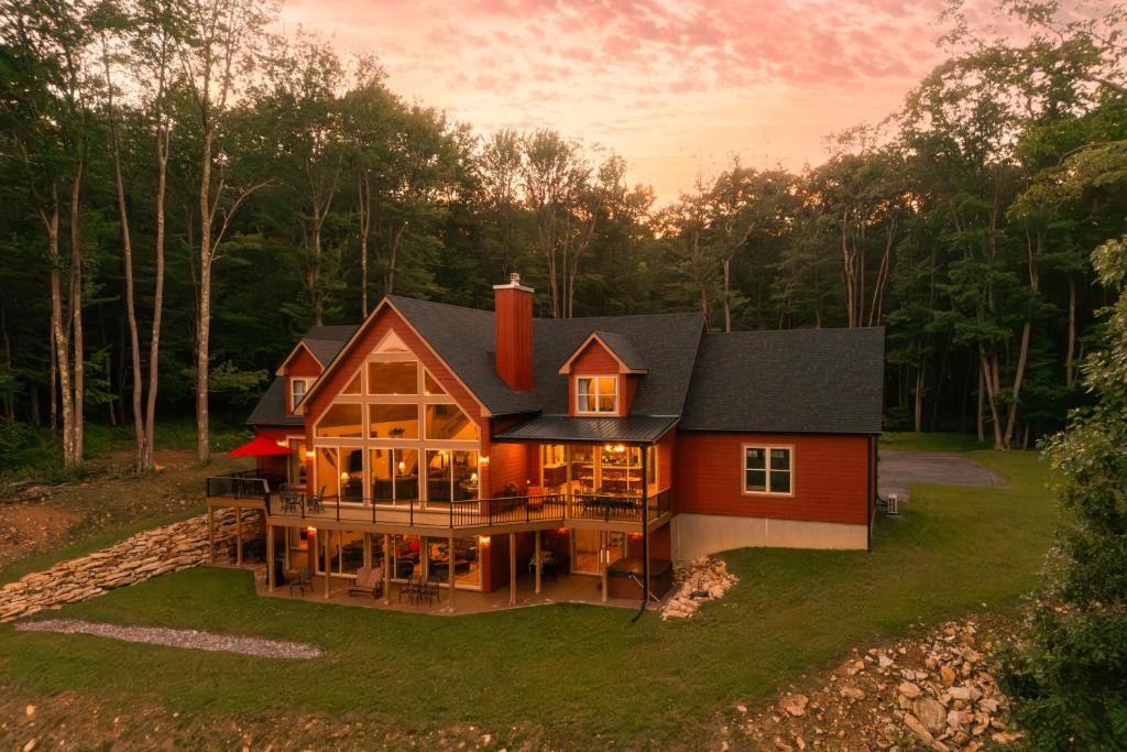 Friendsville House | Bear Cliff Lodge