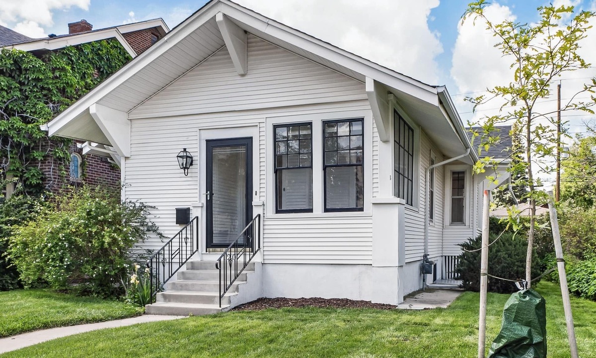 Cheyenne House | Beat the Heat! Updated Historic 3 BR, 3 BA Bungalow with AC