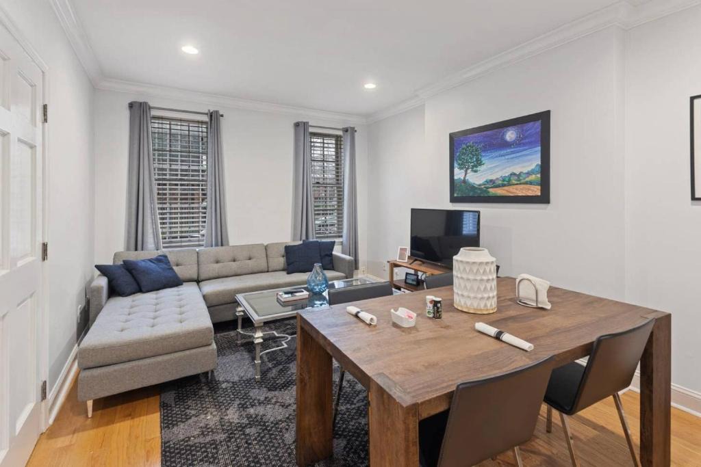 Graduate Hospital House | Beautiful 2 bedroom-Graduate Hospital-Back Patio