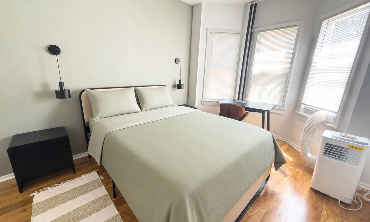 West Side Apartment | Beautiful 2BR Home, Near NYC, PATH & Lincoln Park