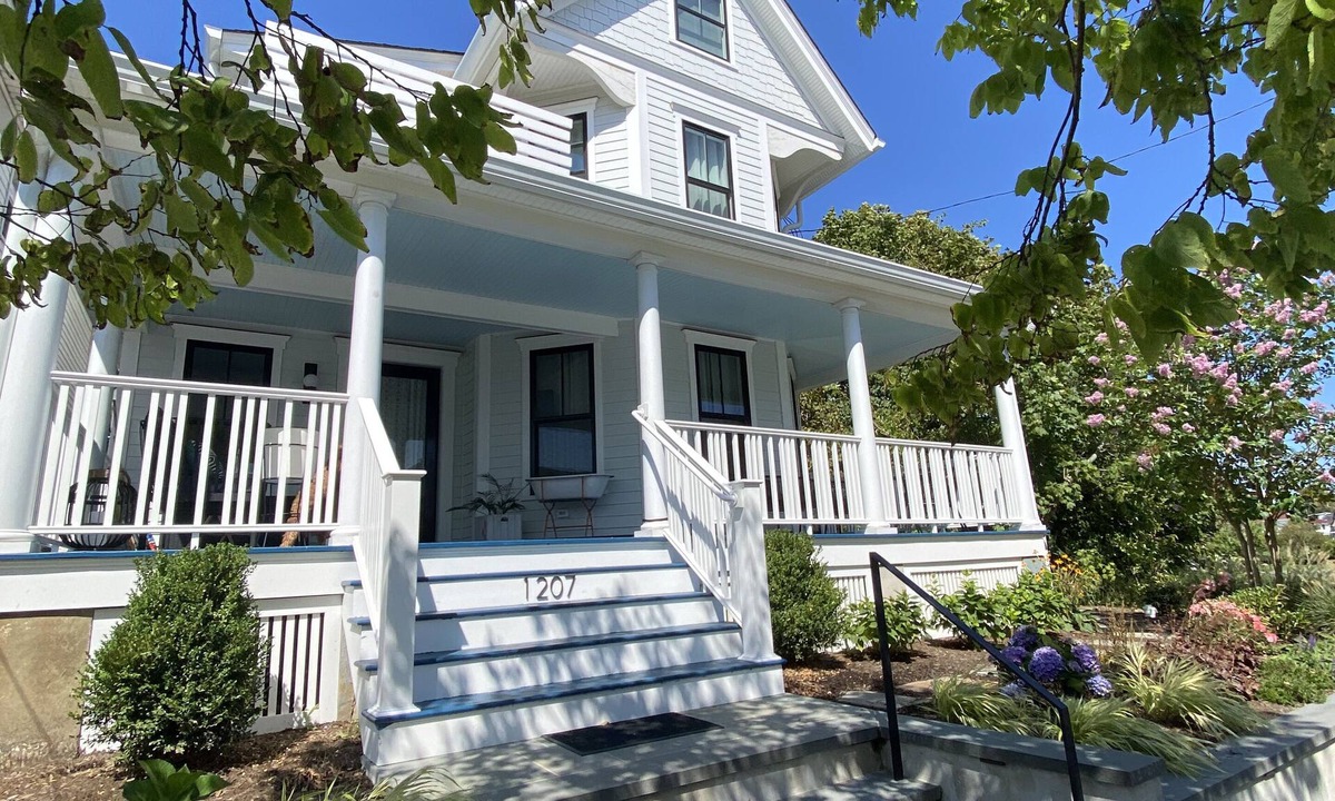Asbury Park House | Beautiful 4-bedroom house in Asbury Park - 3 blocks to beach!