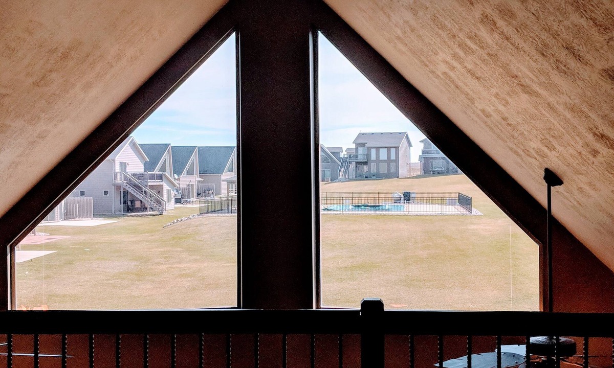 West Okoboji House | Beautiful cabin with large back yard and a community pool