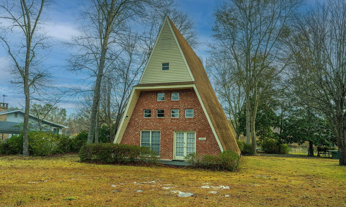 Cross House | Beautiful Cottage between Lake Moultrie and Lake Marion