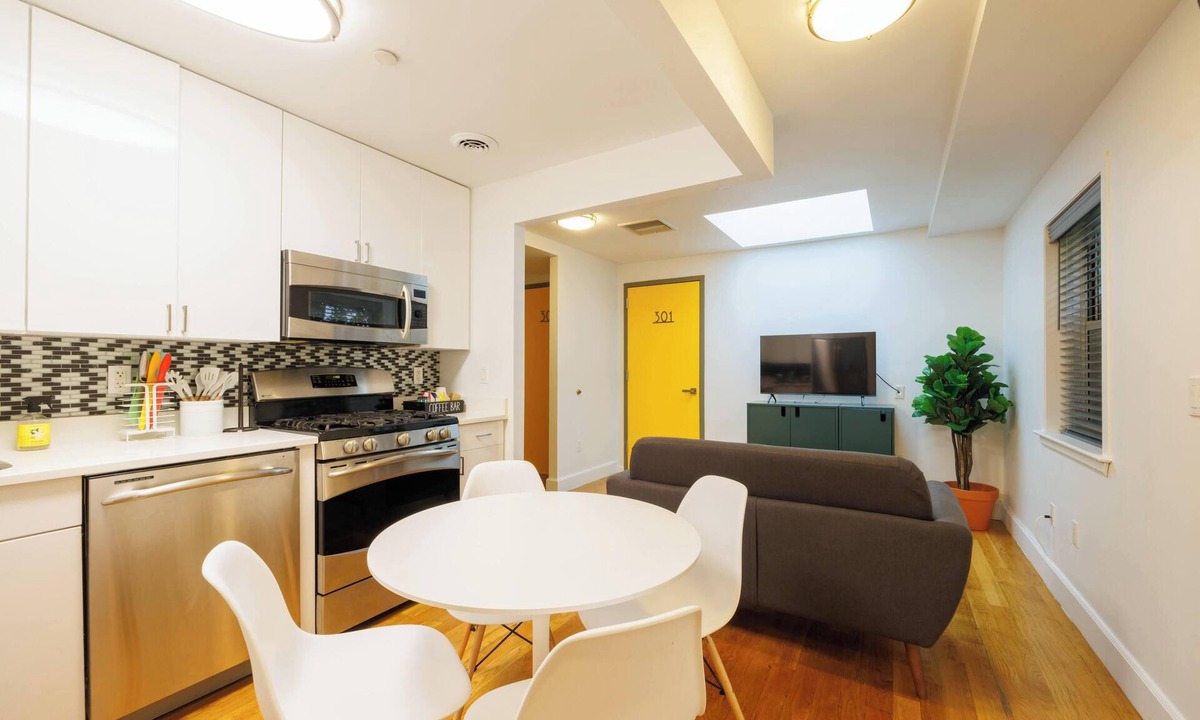 Ukrainian Village Apartment | Beautiful Entire 3beds Apartment East Village
