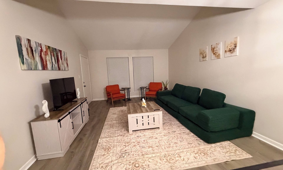Stone Tavern Condo | Beautiful, fully updated, serene, cozy, spacious 2b2b, sleeps 6 in East Windsor!