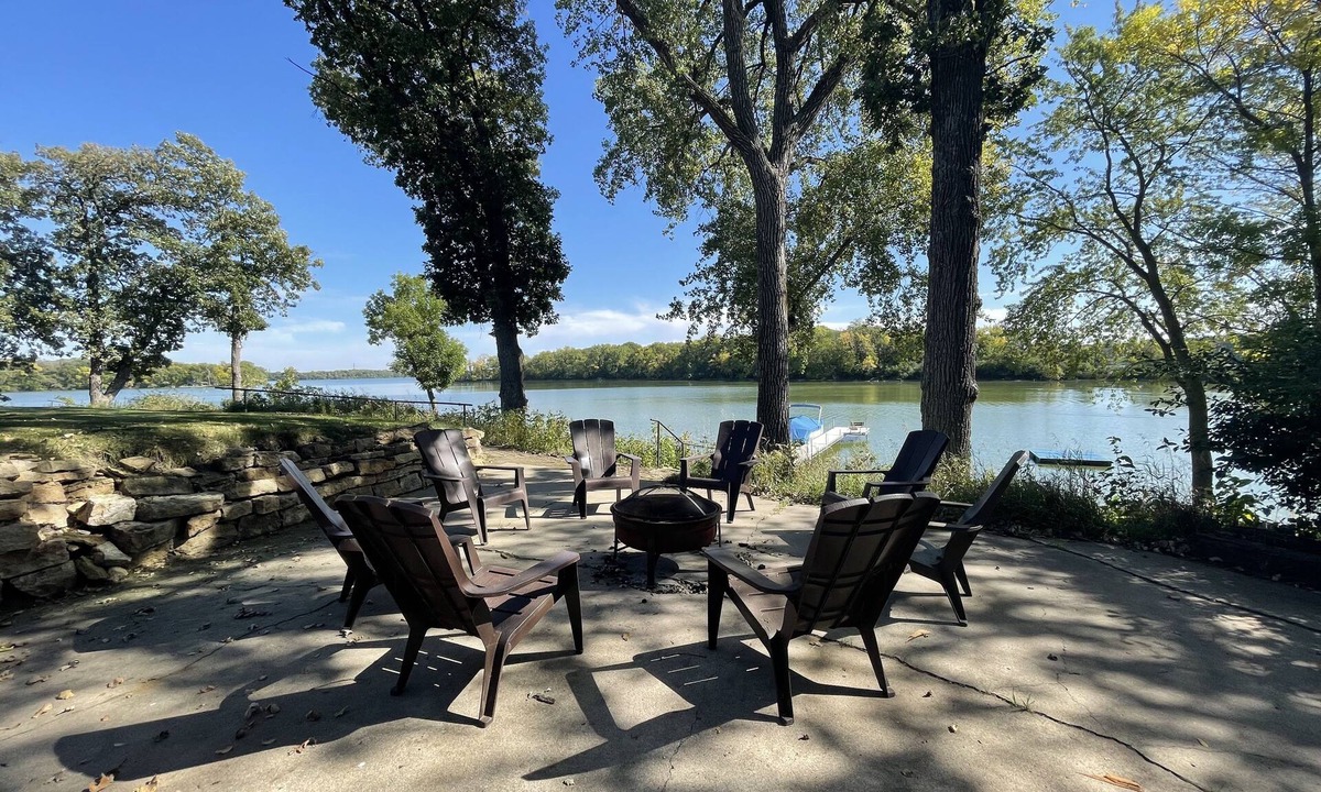 Fox Lake Township House | Beautiful lake home in a quiet neighborhood