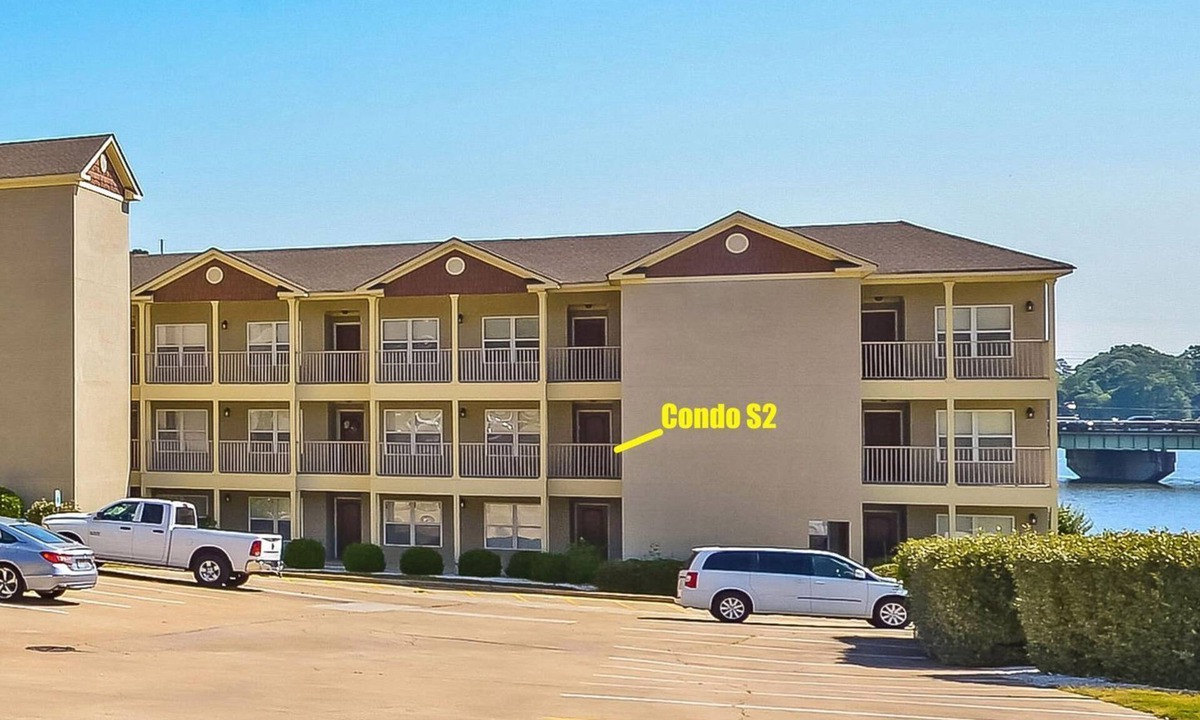Alexander City Condo | Beautiful Lake Views
