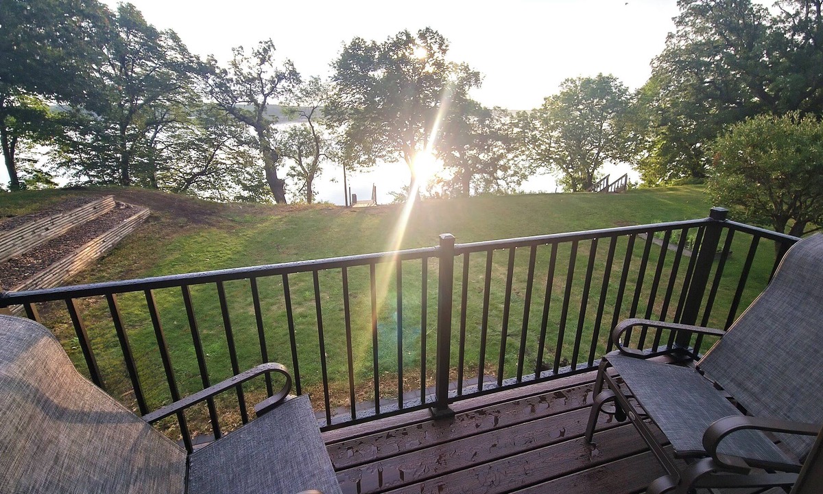 New London House | Beautiful, remodeled home on Lake Andrew with optional Pontoon Rental!