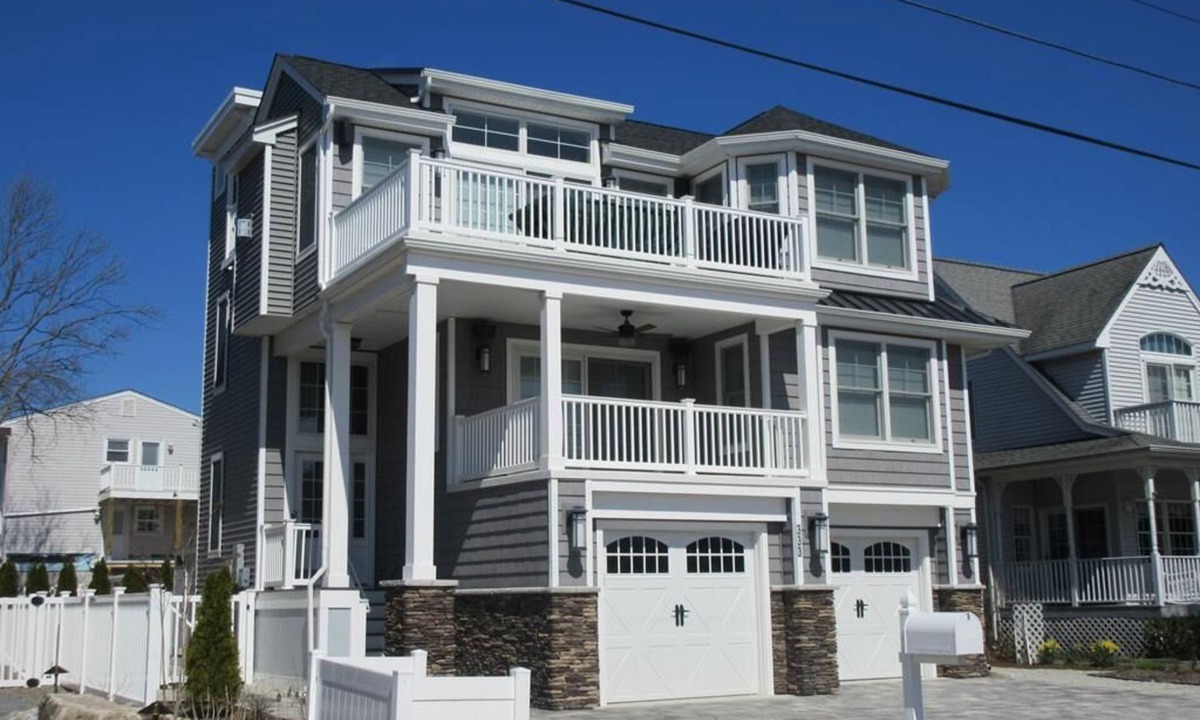 Surf City House | Beautiful single family in Surf City with Elevator