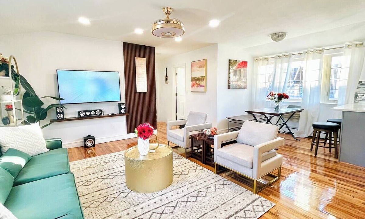 East New York Apartment | Beautiful Suite close to the airport, restaurants and mall