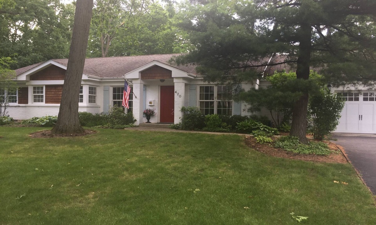 Lake Forest House | Beautifully Decorated Ranch, minutes from Lakefront, Beach and Downtown