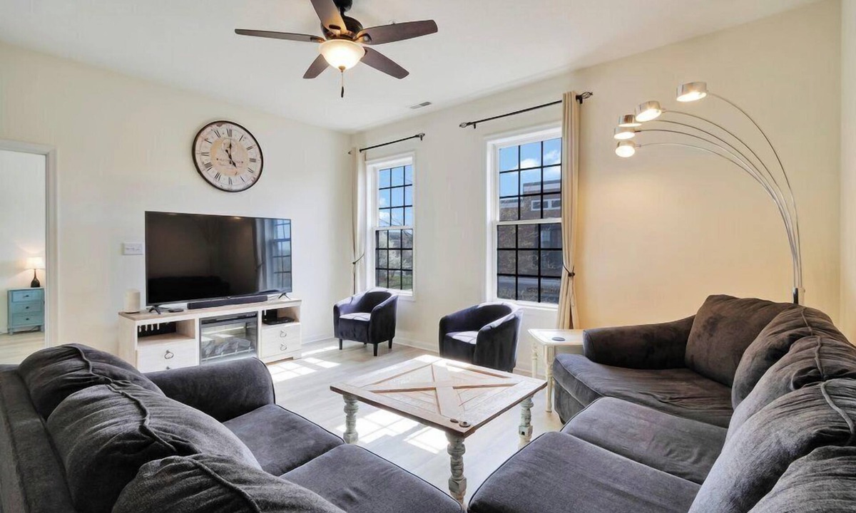 Villages of Five Points Condo | Beautifully Furnished Condo in Villages of Five Points