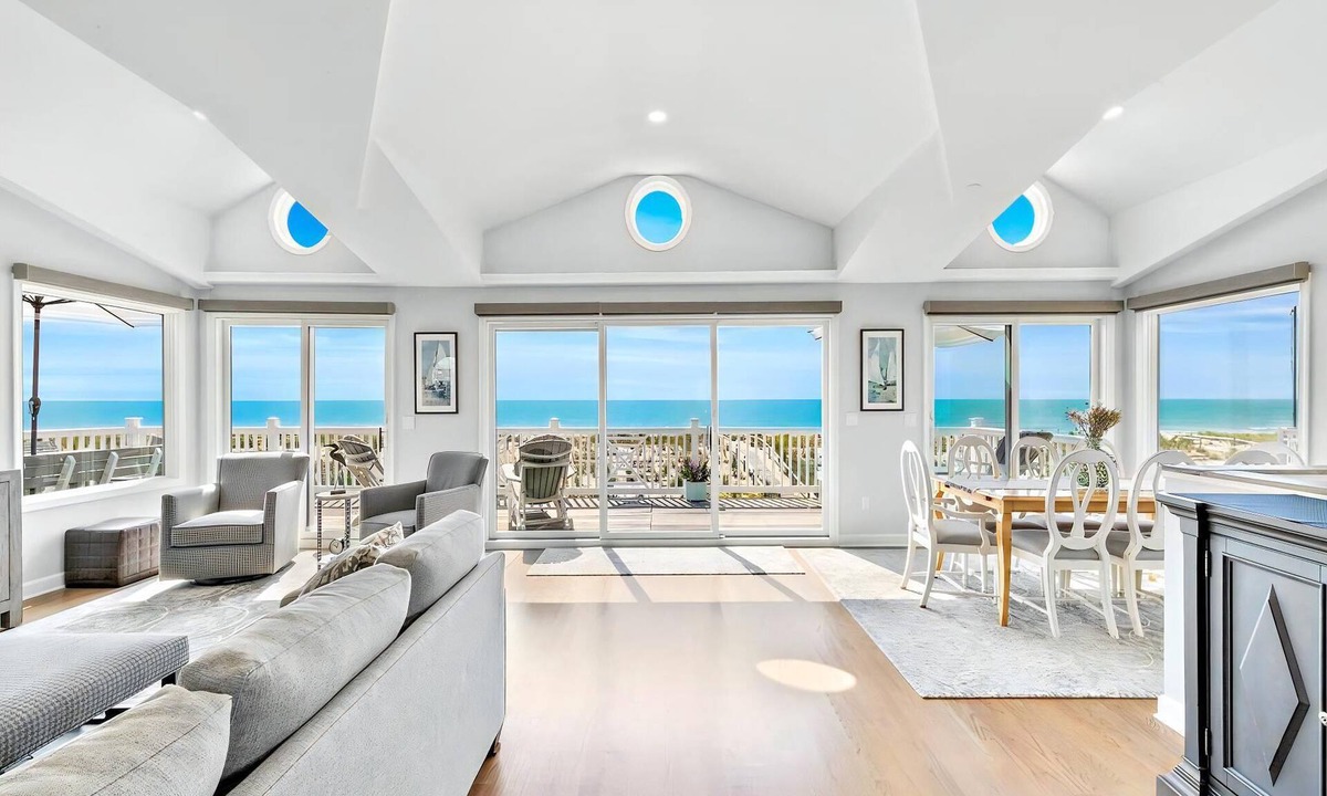 Harvey Cedars House | Beautifully renovated ocean front home in Harvey Cedars