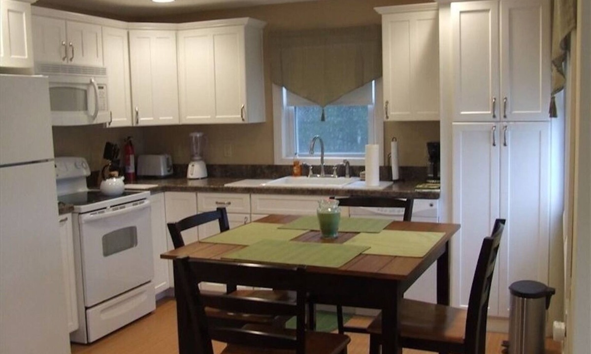 Surf City Apartment | Beautifully Renovated Beach Block 2-Bedroom Unit