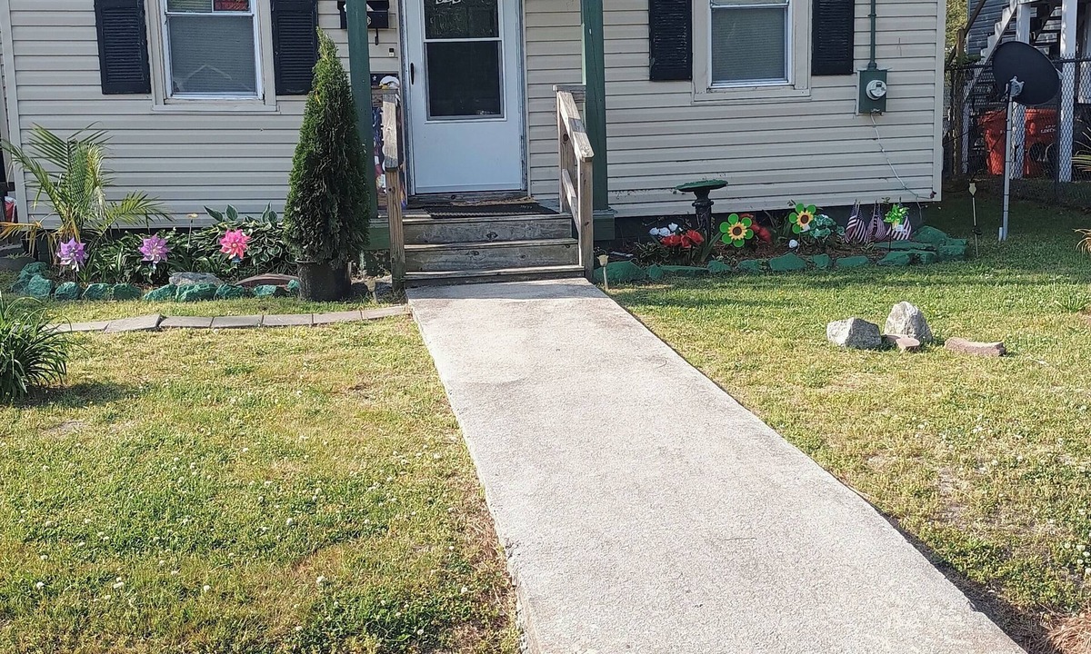 Elizabeth City House | bedroom house in charming E City perfect for relaxing