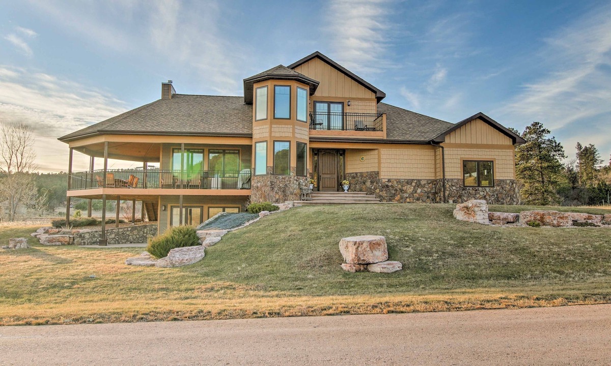Sturgis House | 'Bella Greens' Spacious Sturgis Rally Home w/Deck