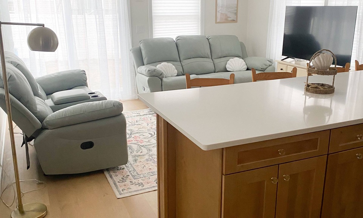 Lake Como House | Belmar Shore Vacation Getaway Newly Renovated 3 Bedrooms, 4 Beds w/Beach Badges