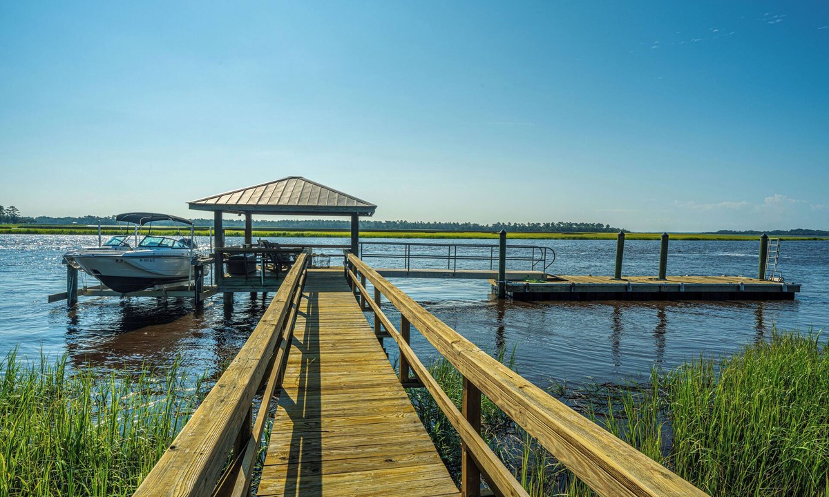 Green Pond Cottage | BENNETT’S POINT BUNGALOW ON DEEP WATER WITH PRIVATE DOCK ACCESS