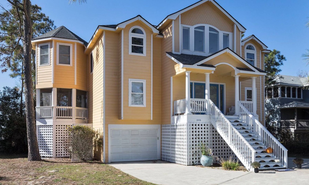 Monteray Shores House | Best of Both Worlds! Currituck Sound/Whalehead Beach.